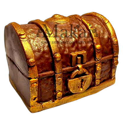 Edible pirate treasure chest cake topper with gold details—ideal for nautical or adventure-themed cakes.