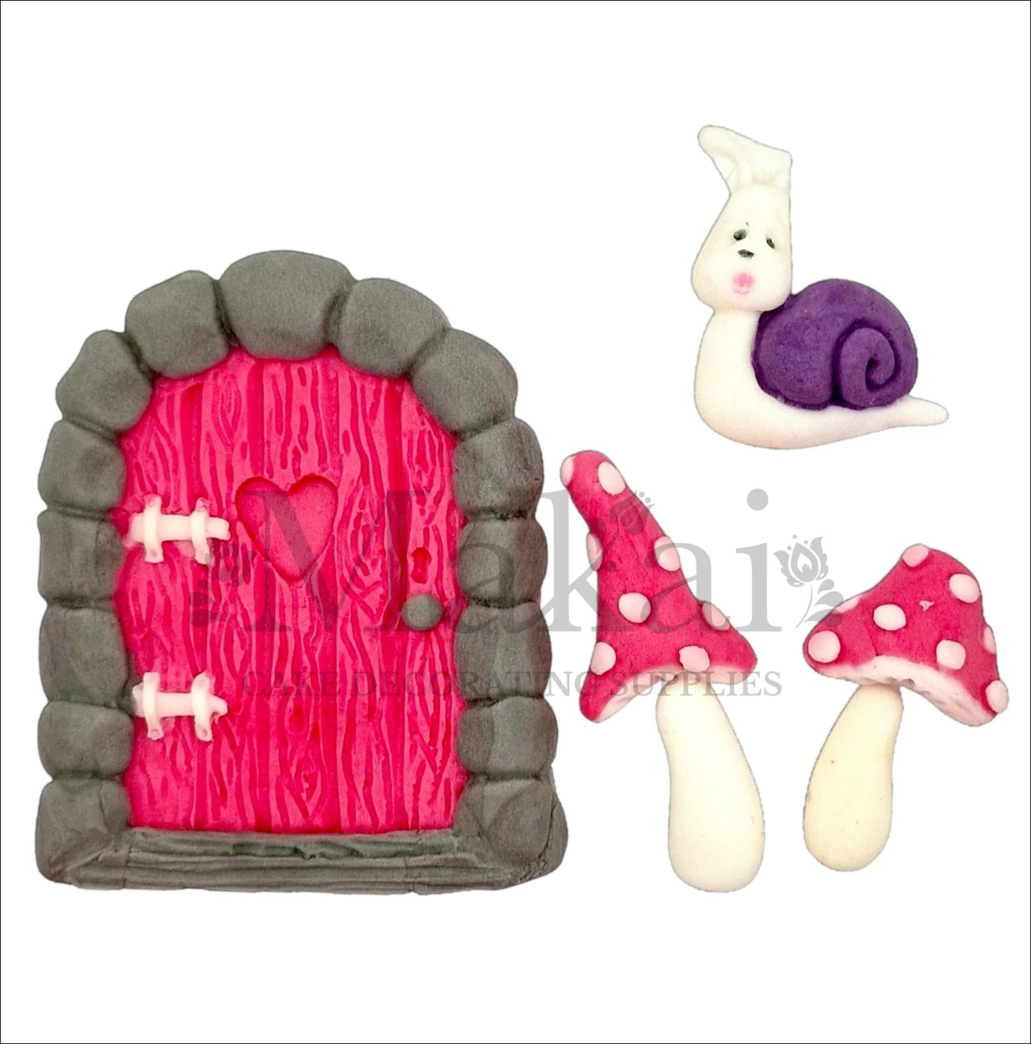 Edible fairy door and pink mushroom cake topper set with snail – perfect for enchanted garden and fantasy-themed cakes.
