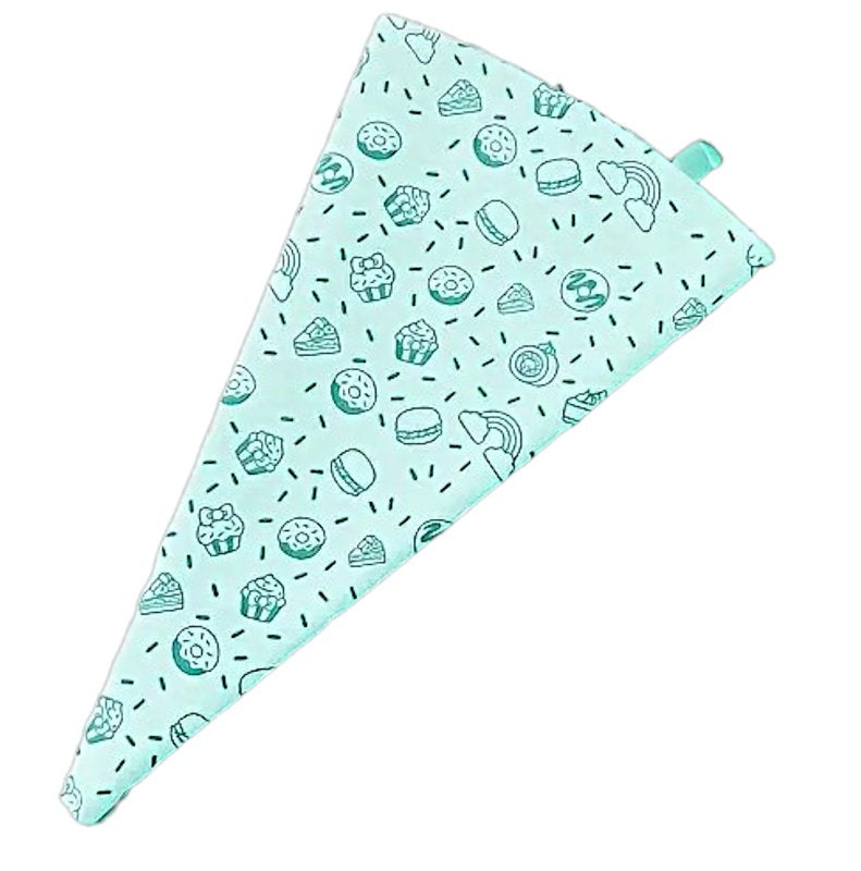 Green reusable silicone piping bag with cute bakery pattern – 4 sizes available – eco-friendly and flexible for cake decorating